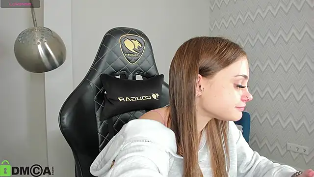 Snapshot of KarinaBroks chatting on 2, 12, 2025 KarinaBroks online show from 2, 12, 2025