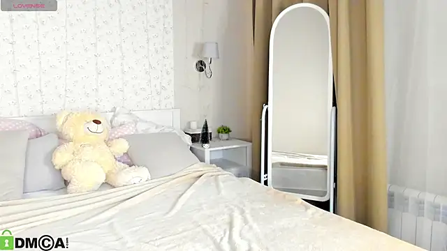 Snapshot of KarinaBroks chatting on 19, 12, 2025 KarinaBroks online show from 19, 12, 2025