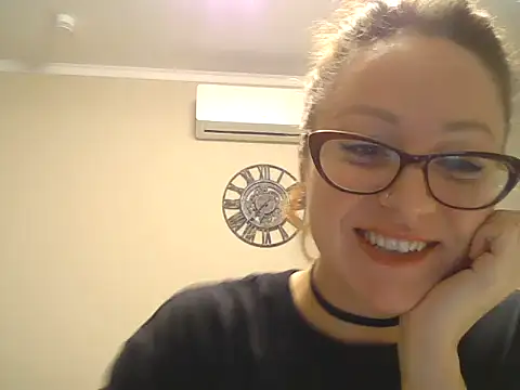 Snapshot of Sweet00Fox chatting on 2, 11, 2025 Sweet00Fox online show from 2, 11, 2025