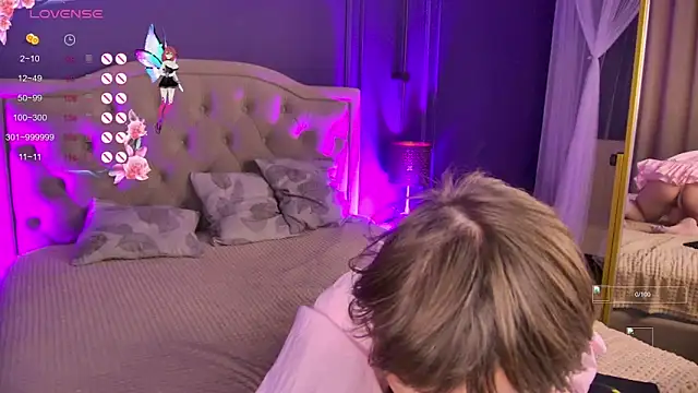 Lilly Stark online show from 4, 10, 2025