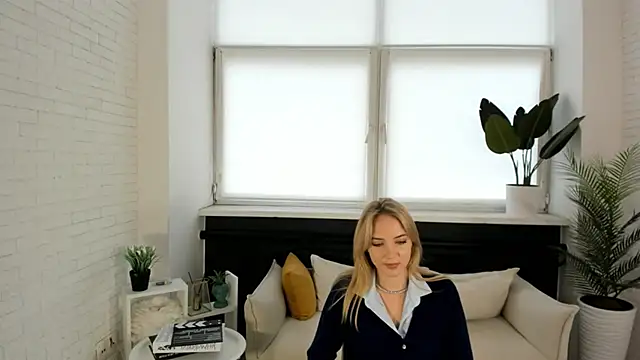 Snapshot of RanaeLaine chatting on 27, 9, 2025 RanaeLaine online show from 27, 9, 2025