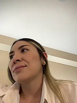 Mariana gom online show from 28, 4, 2026