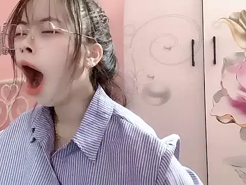 Snapshot of Ellie039 chatting on 1, 11, 2025 Ellie039 online show from 1, 11, 2025