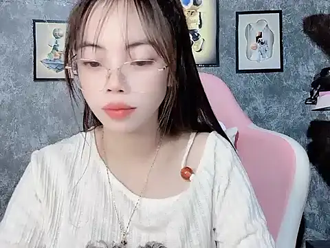 Snapshot of Ellie039 chatting on 6, 11, 2025 Ellie039 online show from 6, 11, 2025