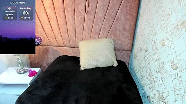 Snapshot of Issa_Milf__ chatting on 10, 10, 2025 Issa Milf online show from 10, 10, 2025