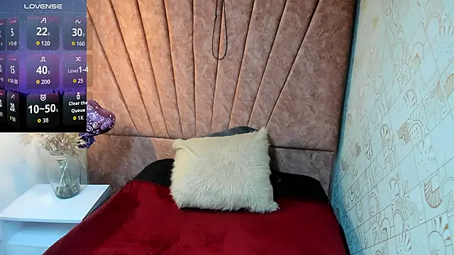 Snapshot of Issa_Milf__ chatting on 13, 10, 2025 Issa Milf online show from 13, 10, 2025