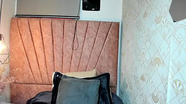 Snapshot of Issa_Milf__ chatting on 15, 11, 2025 Issa Milf online show from 15, 11, 2025