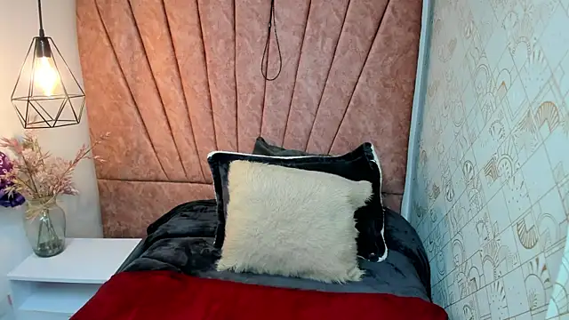 Snapshot of Issa_Milf__ chatting on 25, 11, 2025 Issa Milf online show from 25, 11, 2025