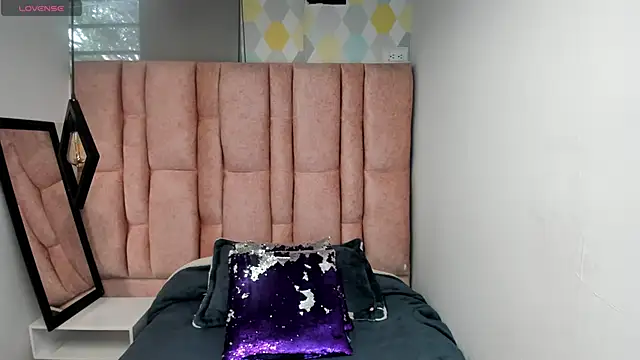 Issa Milf   online show from 19, 3, 2026