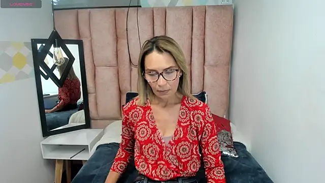 Issa Milf   online show from 25, 4, 2026