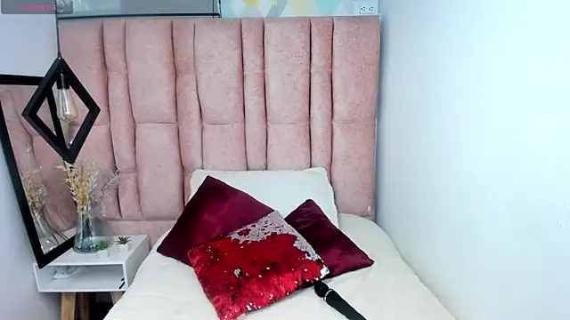 Issa Milf   online show from 20, 5, 2026