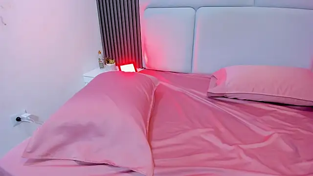 Snapshot of liz__cute chatting on 18, 10, 2025 liz cute online show from 18, 10, 2025