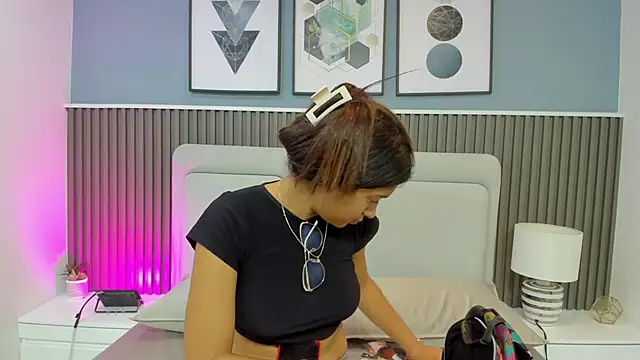 Snapshot of liz__cute chatting on 1, 11, 2025 liz cute online show from 1, 11, 2025