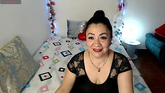yourhornyjuliettee online show from 17, 6, 2026