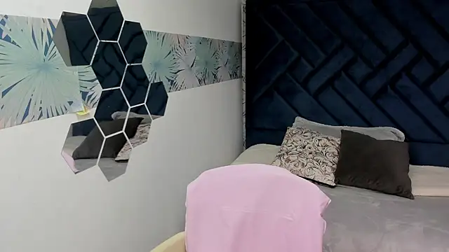 Valery More   online show from 30, 10, 2025