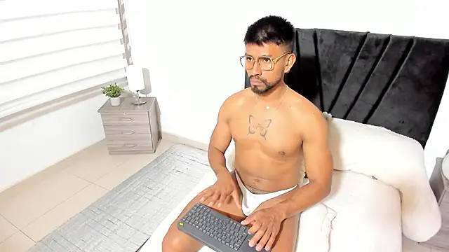 Taylormaccurdy  online show from 22, 10, 2025