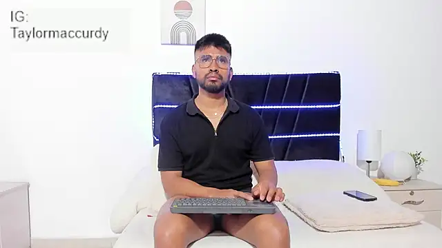 Taylormaccurdy  online show from 16, 1, 2026