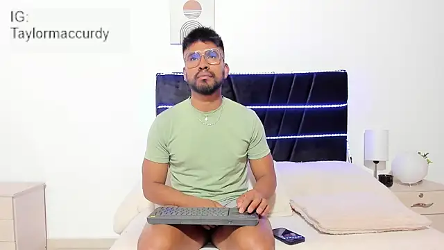 Taylormaccurdy  online show from 17, 1, 2026