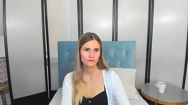 Snapshot of CatrinAmore chatting on 16, 10, 2025 CatrinAmore online show from 16, 10, 2025