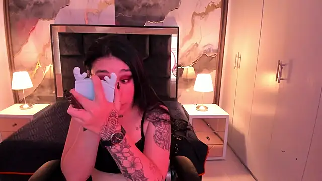 Snapshot of SusanVilla chatting on 18, 11, 2025 SusanVilla online show from 18, 11, 2025