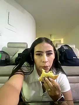 Snapshot of Scarlett_Kiiss chatting on 2, 11, 2025 Scarlett Kiiss online show from 2, 11, 2025