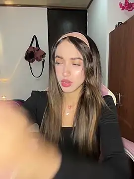 Snapshot of lunaa_kiss19 chatting on 8, 10, 2025 lunaa kiss19 online show from 8, 10, 2025