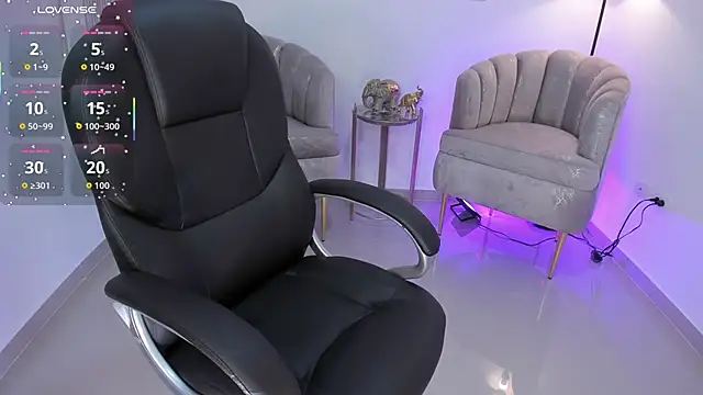 Snapshot of zharaa_fox chatting on 18, 11, 2025 zharaa fox online show from 18, 11, 2025