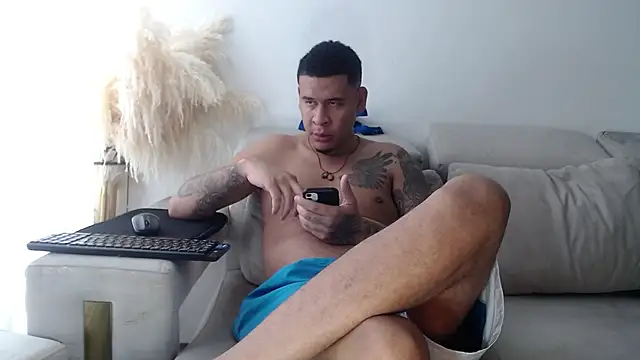 Snapshot of Adrew_fox chatting on 28, 11, 2025 Adrew fox online show from 28, 11, 2025