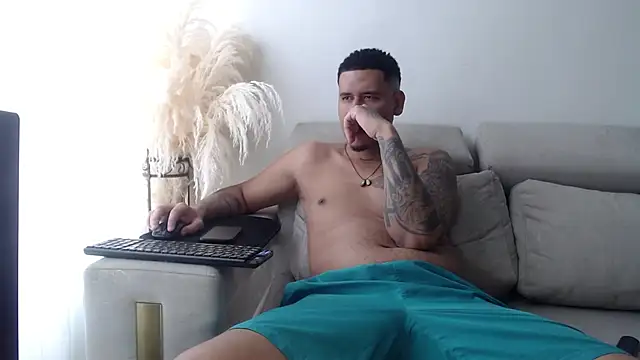 Snapshot of Adrew_fox chatting on 5, 12, 2025 Adrew fox online show from 5, 12, 2025