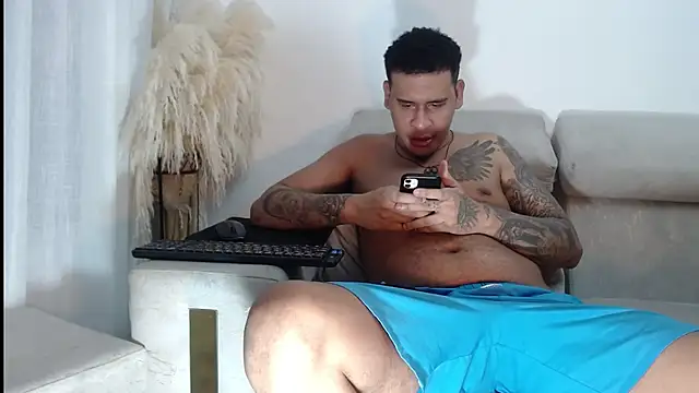 Snapshot of Adrew_fox chatting on 20, 12, 2025 Adrew fox online show from 20, 12, 2025