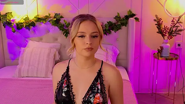 Snapshot of EllyLinn chatting on 8, 2, 2026 EllyLinn online show from 8, 2, 2026