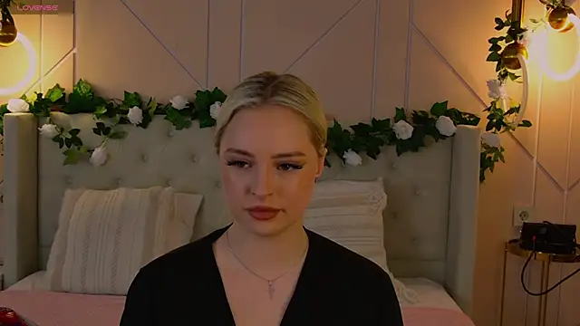 EllyLinn online show from 10, 4, 2026