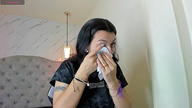 Snapshot of Iris__77 chatting on 6, 10, 2025 Iris 77 online show from 6, 10, 2025