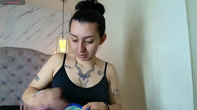 Snapshot of Iris__77 chatting on 10, 10, 2025 Iris 77 online show from 10, 10, 2025