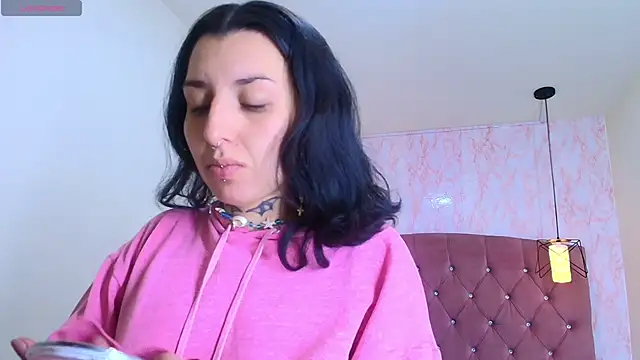 Snapshot of Iris__77 chatting on 15, 10, 2025 Iris 77 online show from 15, 10, 2025