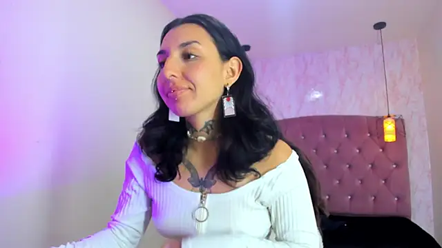 Snapshot of Iris__77 chatting on 24, 10, 2025 Iris 77 online show from 24, 10, 2025