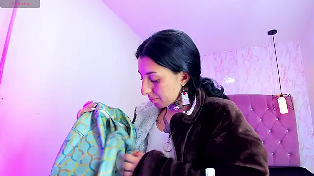 Snapshot of Iris__77 chatting on 30, 10, 2025 Iris 77 online show from 30, 10, 2025