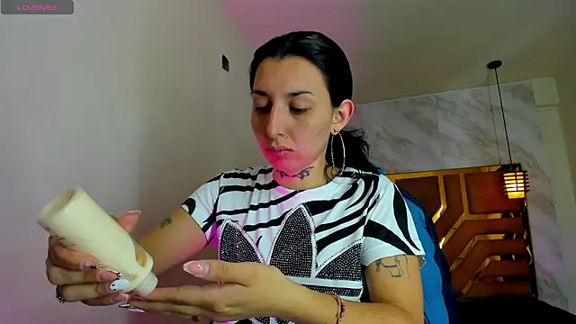 Snapshot of Iris__77 chatting on 8, 11, 2025 Iris 77 online show from 8, 11, 2025