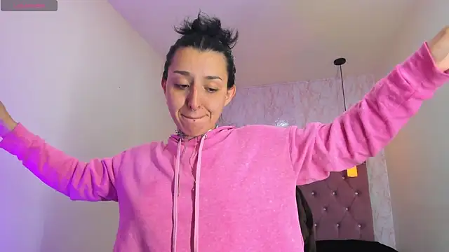 Snapshot of Iris__77 chatting on 8, 11, 2025 Iris 77 online show from 8, 11, 2025