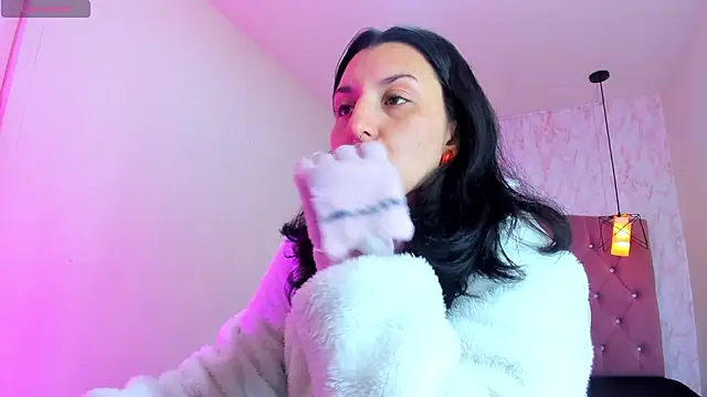 Snapshot of Iris__77 chatting on 17, 11, 2025 Iris 77 online show from 17, 11, 2025