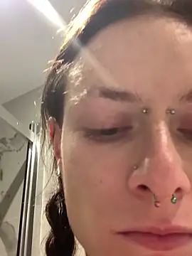 GoldenPussy1329 online show from 27, 11, 2025