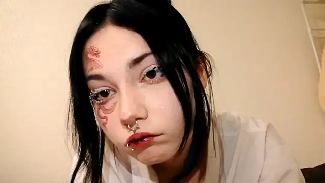 Snapshot of Beeping_Creature chatting on 15, 10, 2025 Beeping Creature online show from 15, 10, 2025