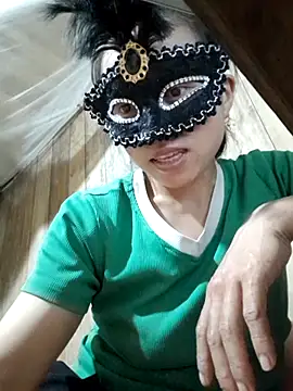 Snapshot of Tuyet_xx chatting on 5, 10, 2025 Tuyet xx online show from 5, 10, 2025