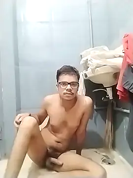 Snapshot of sexybobby13 chatting on 6, 10, 2025 sexybobby13 online show from 6, 10, 2025