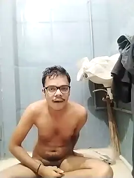 Snapshot of sexybobby13 chatting on 11, 10, 2025 sexybobby13 online show from 11, 10, 2025