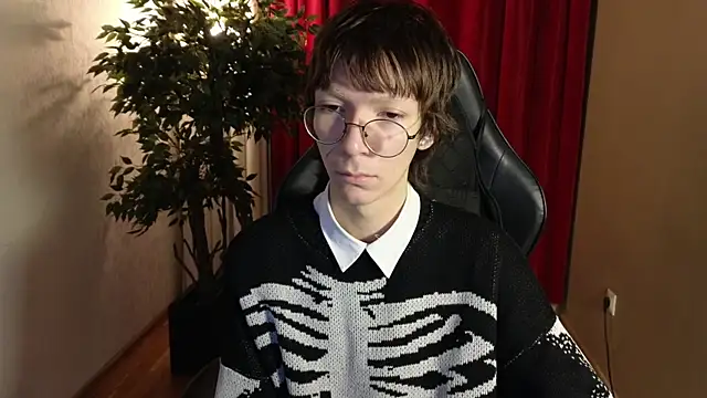 Snapshot of TommieHi chatting on 16, 11, 2025 TommieHi online show from 16, 11, 2025