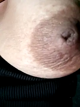 Snapshot of Hotmommax chatting on 2, 2, 2026 Hotmommax online show from 2, 2, 2026