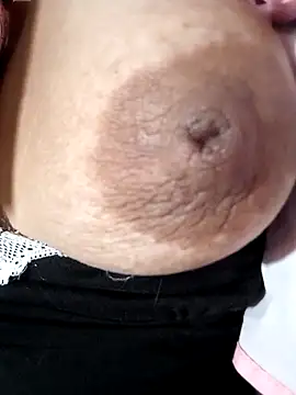 Snapshot of Hotmommax chatting on 11, 2, 2026 Hotmommax online show from 11, 2, 2026