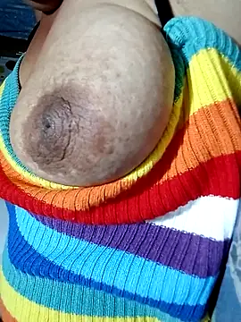 Snapshot of Hotmommax chatting on 3, 3, 2026 Hotmommax online show from 3, 3, 2026