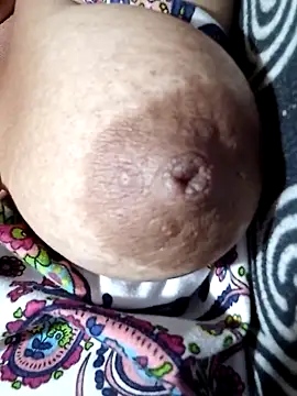 Snapshot of Hotmommax chatting on 5, 3, 2026 Hotmommax online show from 5, 3, 2026